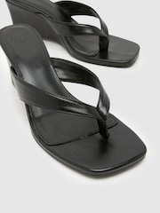 أسود - Schuh Solomon Wedge Toe Post Sandal - Image 3 of 4
