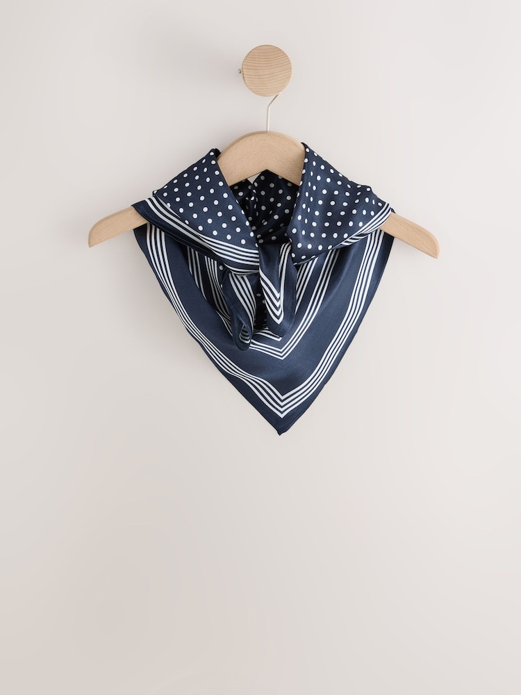 Lunares azul marino - Square Lightweight Scarf with Silk - Imagen 1 de 3 Lunares azul marino - Square Lightweight Scarf with Silk - Imagen 1 de 3
