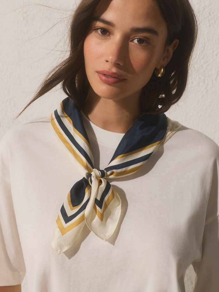 Navy Blue / Ochre Yellow Stripe - Square Lightweight Scarf with Silk - Imagen 1 de 6 Navy Blue / Ochre Yellow Stripe - Square Lightweight Scarf with Silk - Imagen 1 de 6