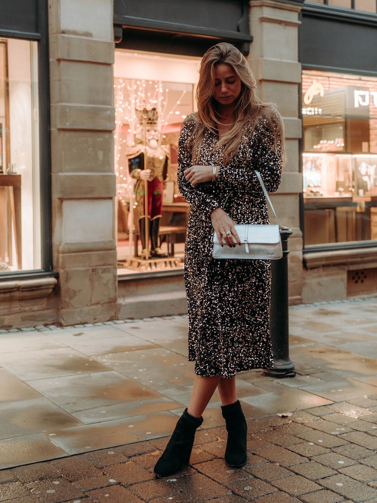 Pure Luxuries London 'Sabina' Leather Grab Bag - Image 1 of 8 Pure Luxuries London 'Sabina' Leather Grab Bag - Image 1 of 8