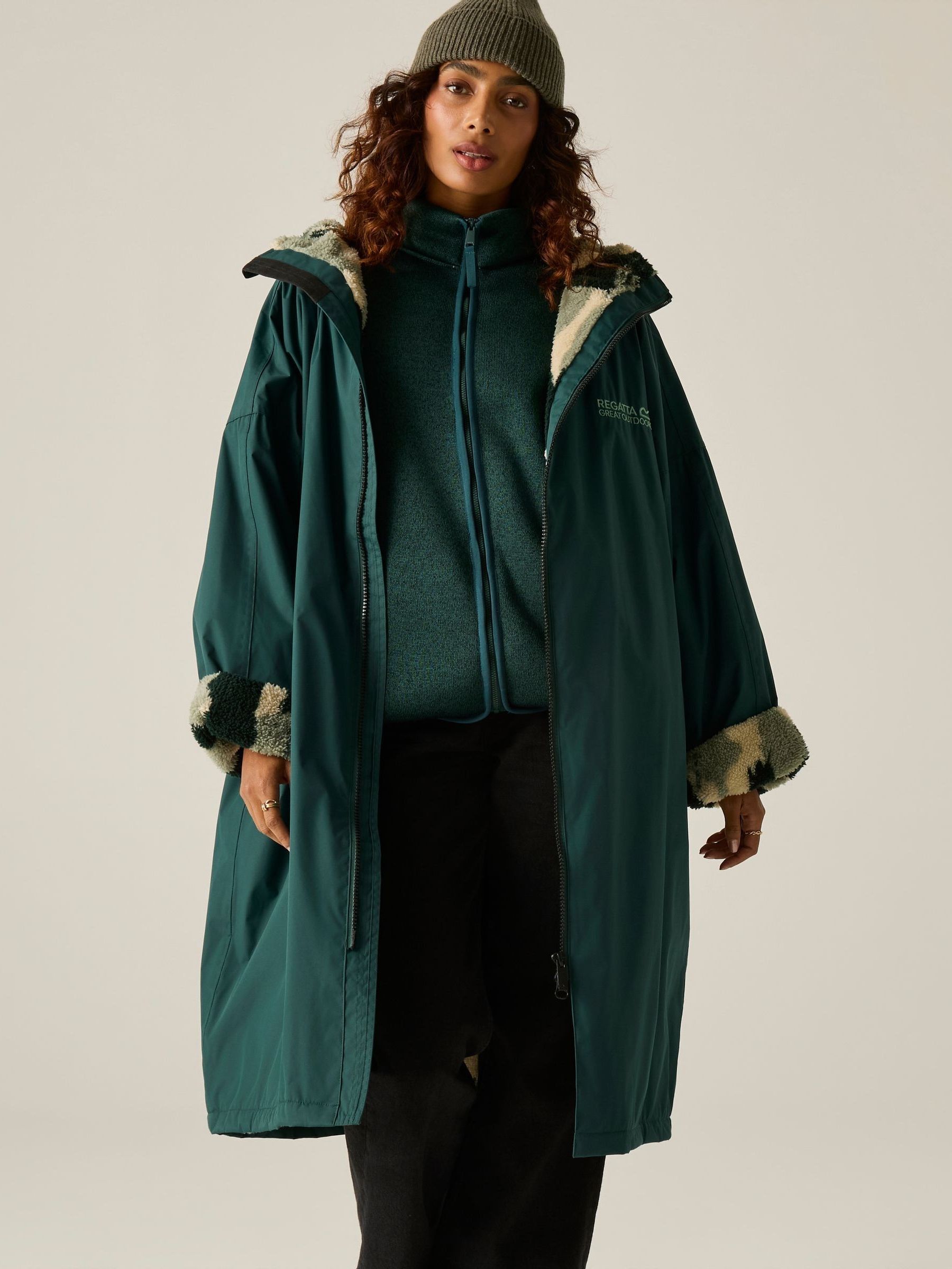 Regatta Unisex Bottle Green Adult Waterproof Changing Robe In | : Large - Image 4