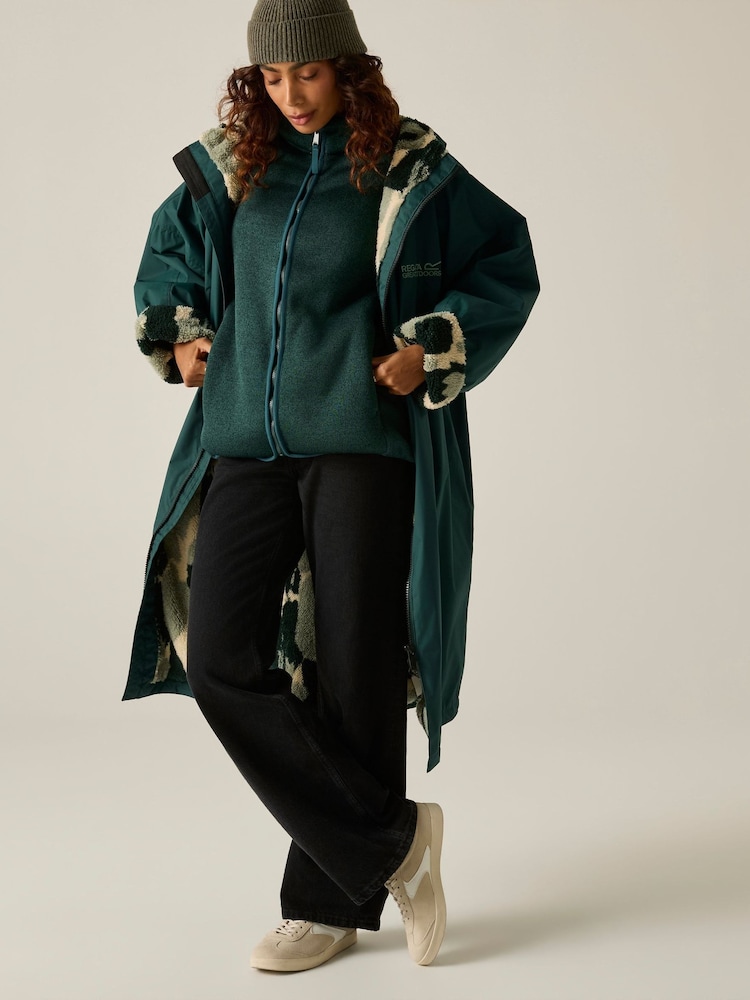 Regatta Green Adult Waterproof Changing Robe - Image 2 of 9