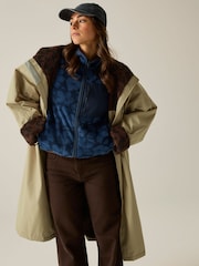 Regatta Natural Adult Waterproof Changing Robe - Image 4 of 11