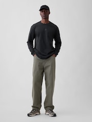 Gap Black Everyday Soft Relaxed Mini-Logo T-Shirt - Image 3 of 5