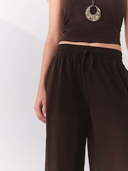 Chocolate Brown - Pantalon na may Tie Leg at Baywang na Manipis na Lobo - Larawan 4 ng 7