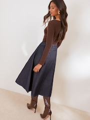 Enxaguar e lavar - Friends Like These Denim Seamed A Line Midi Skirt - Imagem 5 de 5