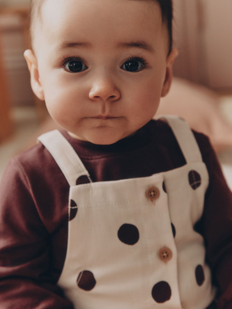 Braun/Creme mit Punktmuster - Baby Long Sleeve Bodysuit And Woven Dungaree 2 Piece Set (0mths-2yrs) - Bild 3 von 3