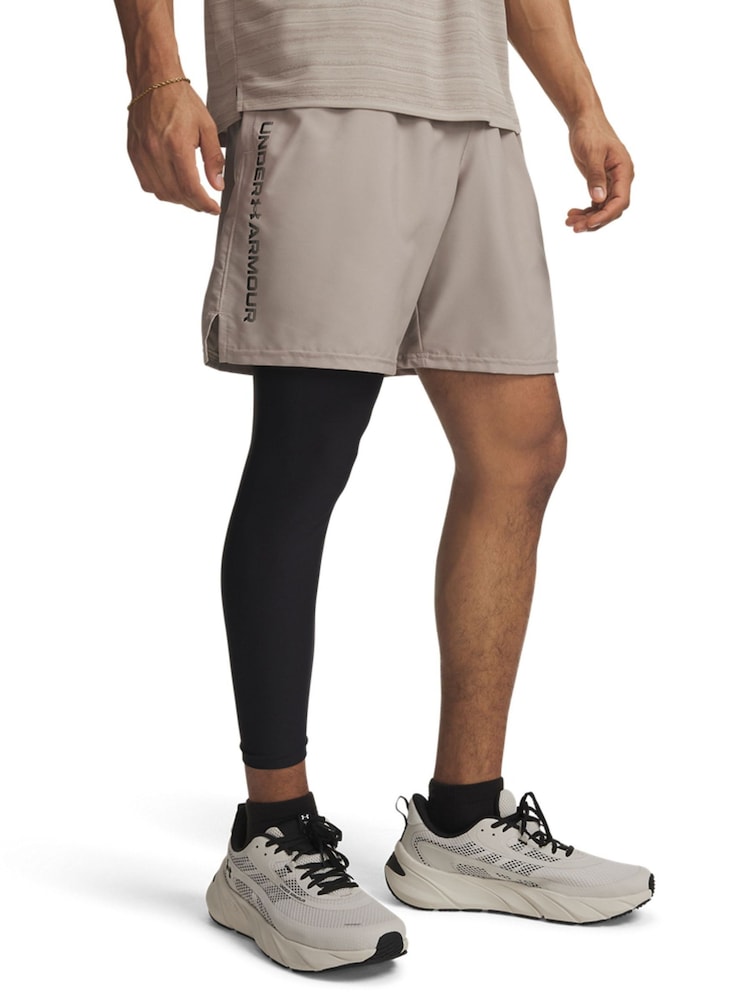 شورت بتقنية Tech وطباعة حروف العلامة التجارية منسوج من Under Armour - Image 1 of 3