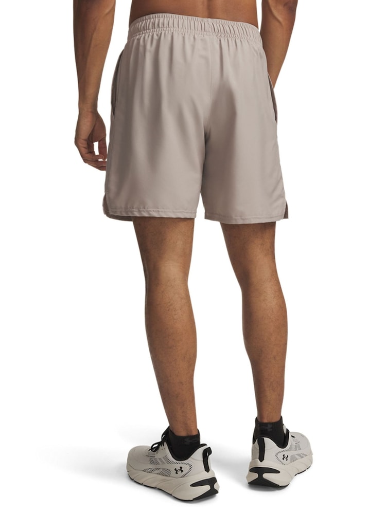 شورت بتقنية Tech وطباعة حروف العلامة التجارية منسوج من Under Armour - Image 2 of 3