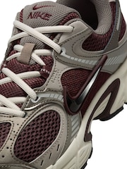 Nike Red Vomero V5 Runner Trainers - Image 10 of 11