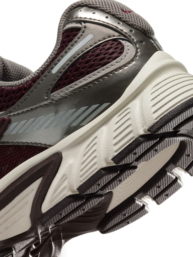 Nike Red Vomero V5 Runner Trainers - Image 11 of 11 Nike Red Vomero V5 Runner Trainers - Image 11 of 11