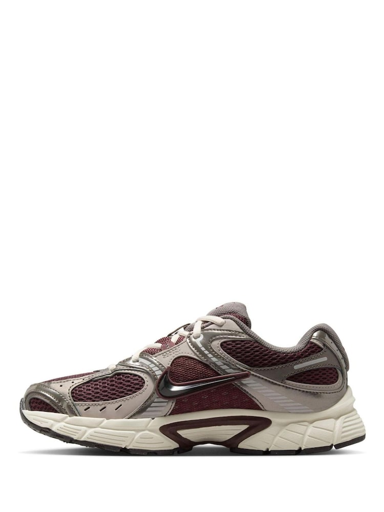 Nike Red Vomero V5 Runner Trainers - Image 2 of 11 Nike Red Vomero V5 Runner Trainers - Image 2 of 11