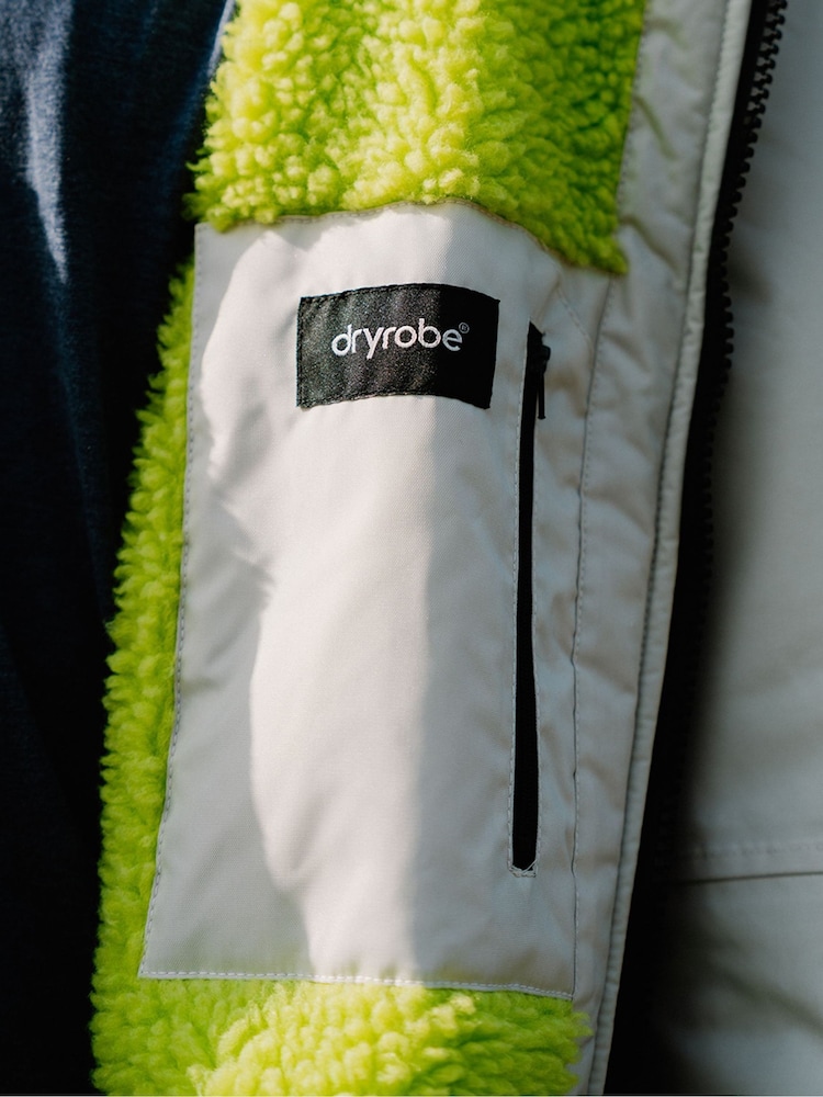 dryrobe Cream Advance Long Sleeve Changing Robe - Image 9 of 9 dryrobe Cream Advance Long Sleeve Changing Robe - Image 9 of 9