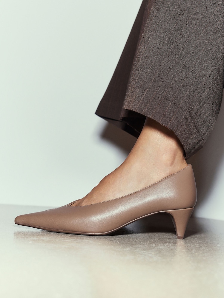 Світло-коричневий - Forever Comfort® Leather Low Court Heels - Image 1 of 4