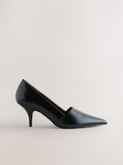Itim - Forever Comfort® Leather Highcut Court Heels - Larawan 1 ng 9