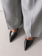 Itim - Forever Comfort® Leather Highcut Court Heels - Larawan 5 ng 9