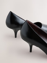 Itim - Forever Comfort® Leather Highcut Court Heels - Larawan 9 ng 9