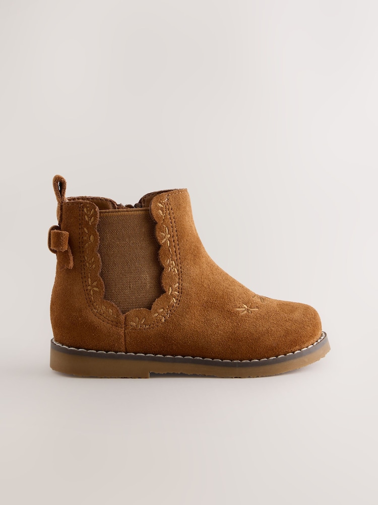 Ante marrón tostado - Bow Detail Chelsea Ankle Boots - Imagen 2 de 6 Ante marrón tostado - Bow Detail Chelsea Ankle Boots - Imagen 2 de 6