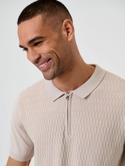 Marrón - Threadbare Textured Knit Quarter Zip Polo Shirt - Imagen 4 de 5