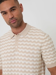 Natural - Threadbare Wavy Stripe Textured Knitted Polo Shirt - Imagen 4 de 5