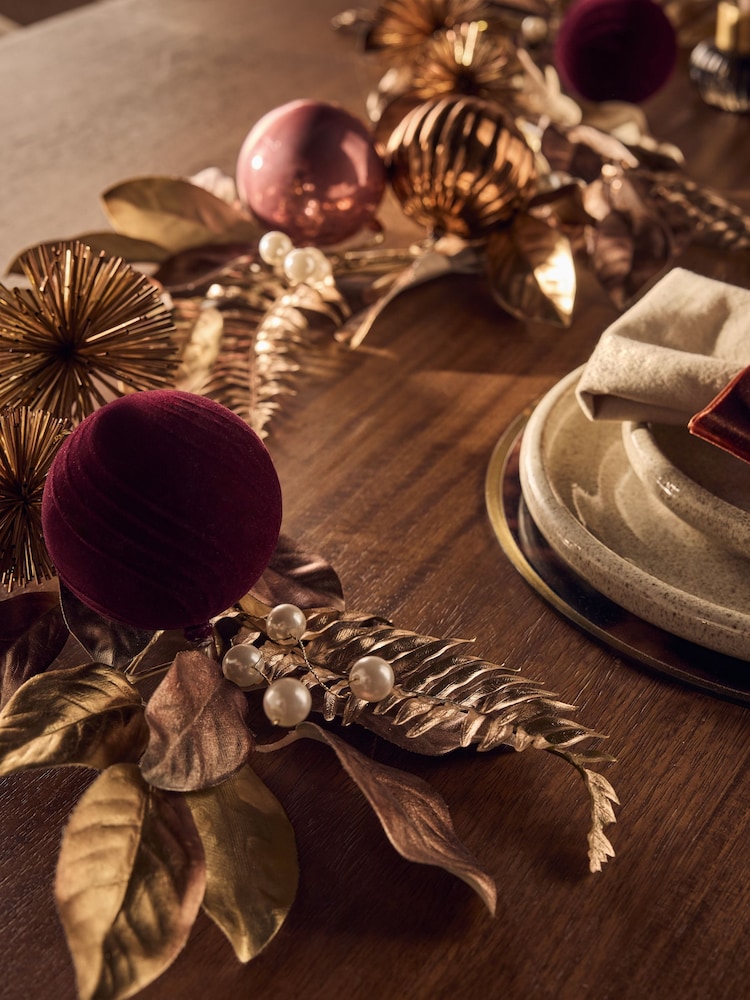Gold Leaf and Bauble Artificial Christmas Garland - Image 2 of 3