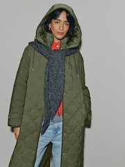 Olīvzaļa - Long Quilted Shower Resistant Jacket - Attēls 4 no 8