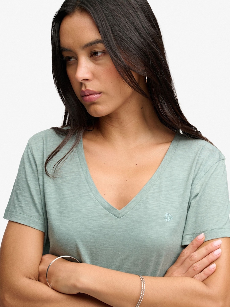 Verde - Superdry Camiseta bordada con cuello en V bordada en - Imagen 5 de 5 Verde - Superdry Camiseta bordada con cuello en V bordada en - Imagen 5 de 5