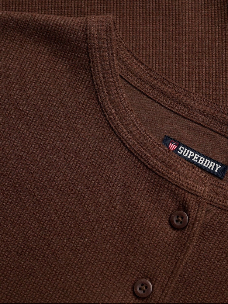 חום - Superdry Athletic Essentials Waffle Button Top - תמונה 7 מתוך 7