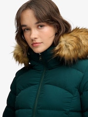 أخضر - سترة مبطنة Fuji بهودي مزيّن بفرو صناعي من Superdry - صورة 6 من 8