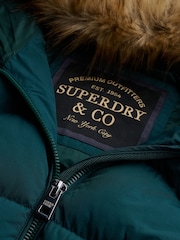 أخضر - سترة مبطنة Fuji بهودي مزيّن بفرو صناعي من Superdry - صورة 8 من 8