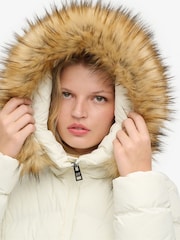 أبيض - سترة متوسطة الطول بغطاء رأس من الفرو الصناعي من تشكيلة Fuji من Superdry - صورة 6 من 8
