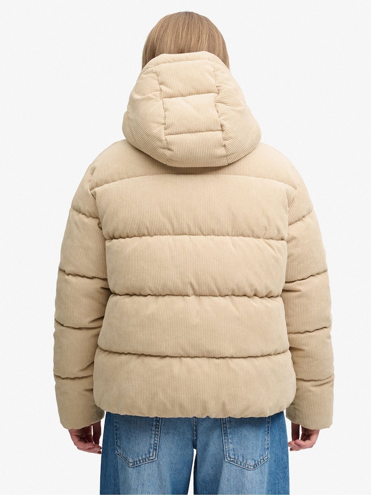 Castanho - Superdry Premium Hood Cord Puffer Jacket - Imagem 2 de 8