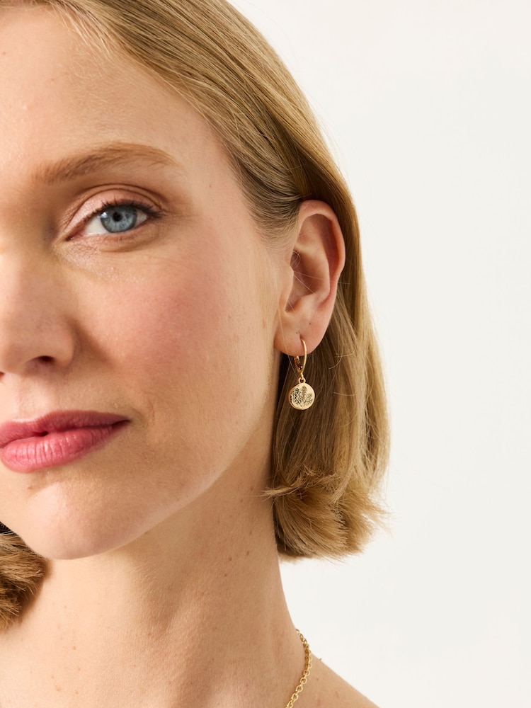 FatFace V and A Engraved Earrings - Slika 1 od 3