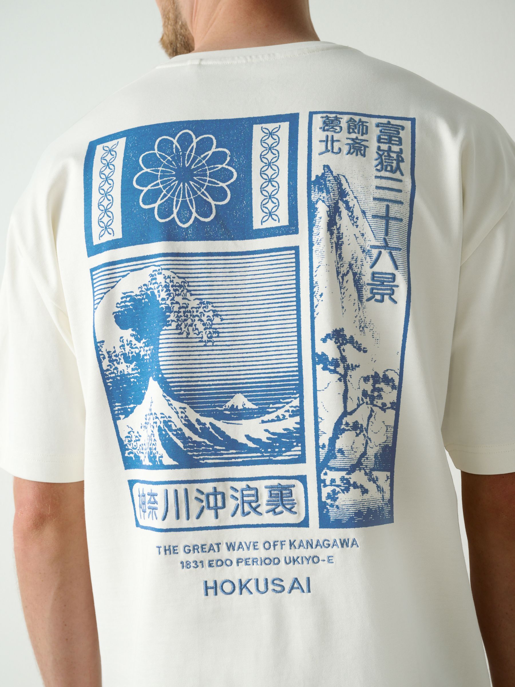 xikersサイン入りTシャツ NEXT VIRAL ARTIST Buy White Hokusai Relaxed Fit Artist T-Shirt from Next USA