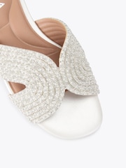 صندل Gala بتصميم مفتوح من الخلف مرصع بالجواهر من Carvela - Image 3 of 4