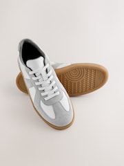 Vit - Casual Utbildare - Bild 6 av 7