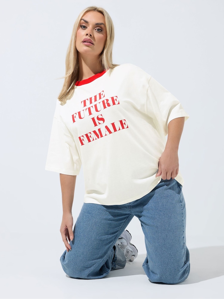 Yours Curve Limited 'The Future Is Female' T-Shirt - Bild 1 von 4