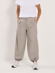 PixieGirl Petite Balloon Pinstripe Trousers - صورة 2 من 4