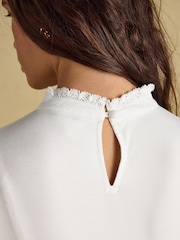 Joules Arabella Lace Insert Jersey Shirt with Pintucks - Attēls 7 no 8