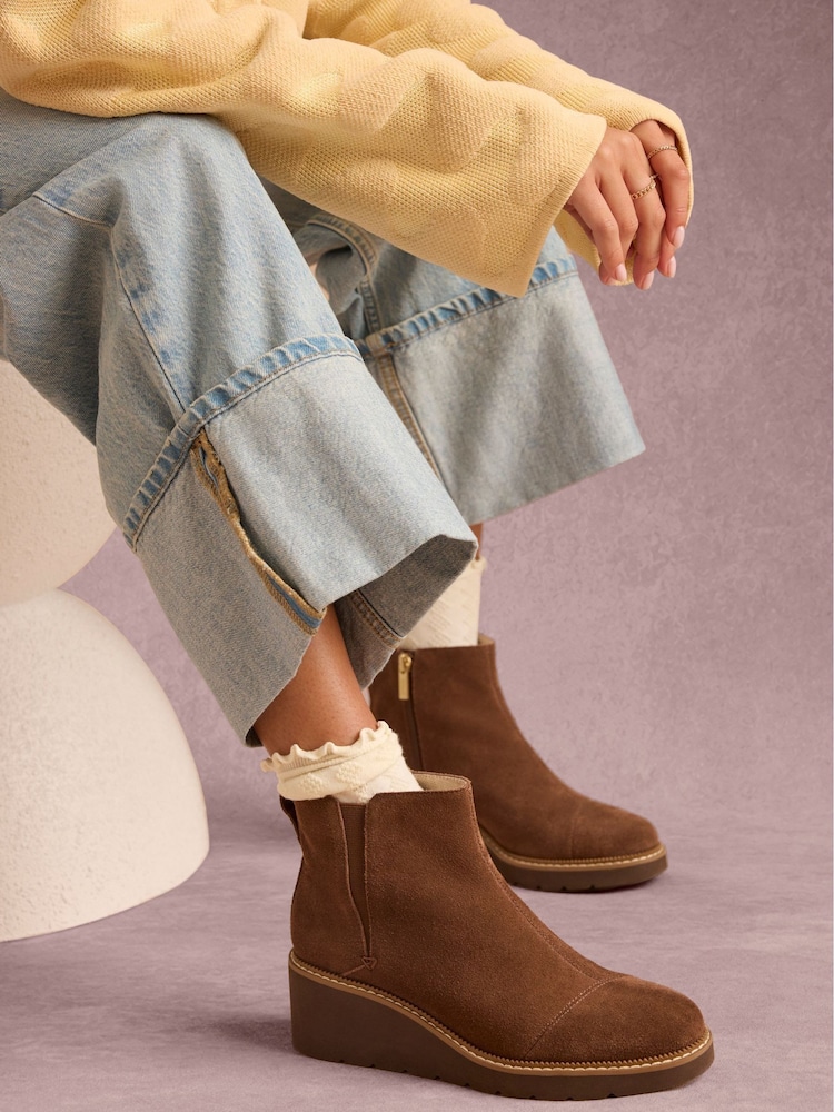 TOMS Brown Mina Boots - Image 1 of 8 TOMS Brown Mina Boots - Image 1 of 8