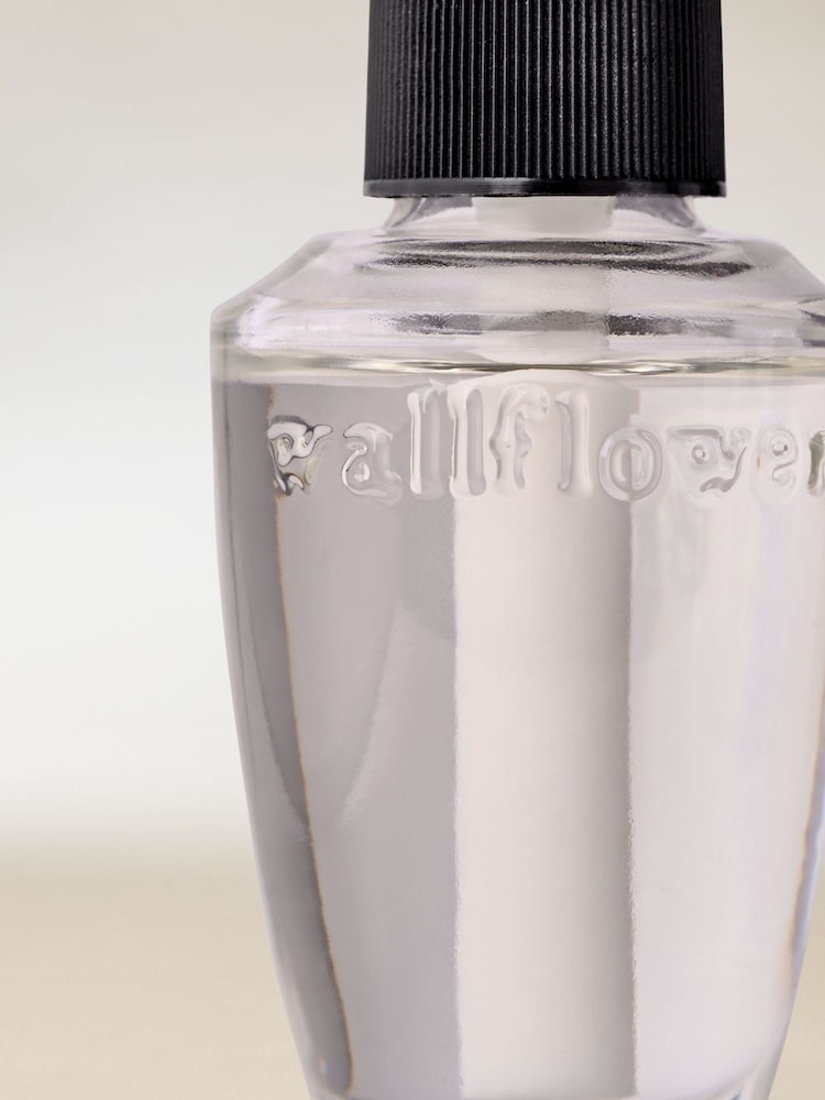 Bath & Body Works Classic Vanilla Wallflowers Fragrance Refill 24 ml - Image 2 of 3 Bath & Body Works Classic Vanilla Wallflowers Fragrance Refill 24 ml - Image 2 of 3