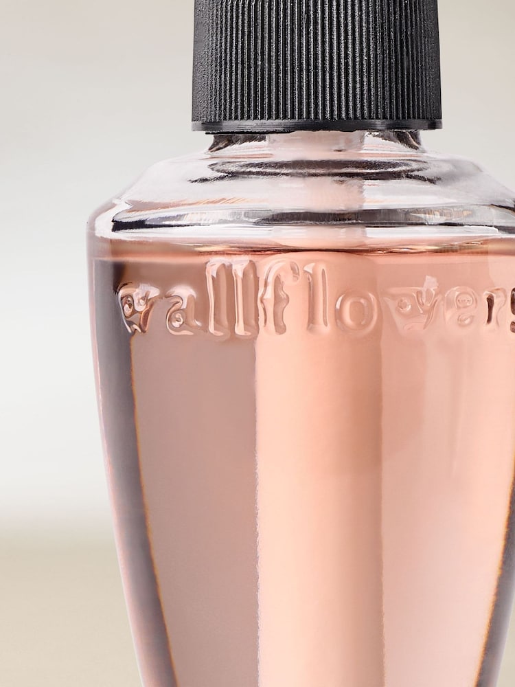 Bath & Body Works Fluffy Lemonade Marshmallow Wallflowers Fragrance Refill 24 ml - Image 2 of 3 Bath & Body Works Fluffy Lemonade Marshmallow Wallflowers Fragrance Refill 24 ml - Image 2 of 3