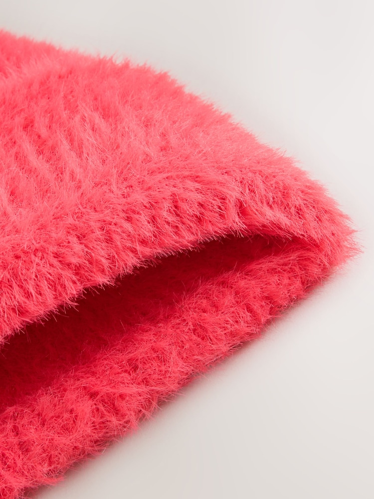 Red Feather Beanie (1-16yrs) - Image 3 of 3 Red Feather Beanie (1-16yrs) - Image 3 of 3