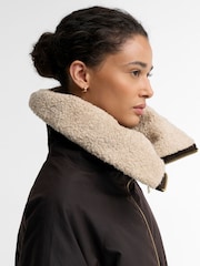سترة مشمع Mary من Barbour® - صورة 4 من 6