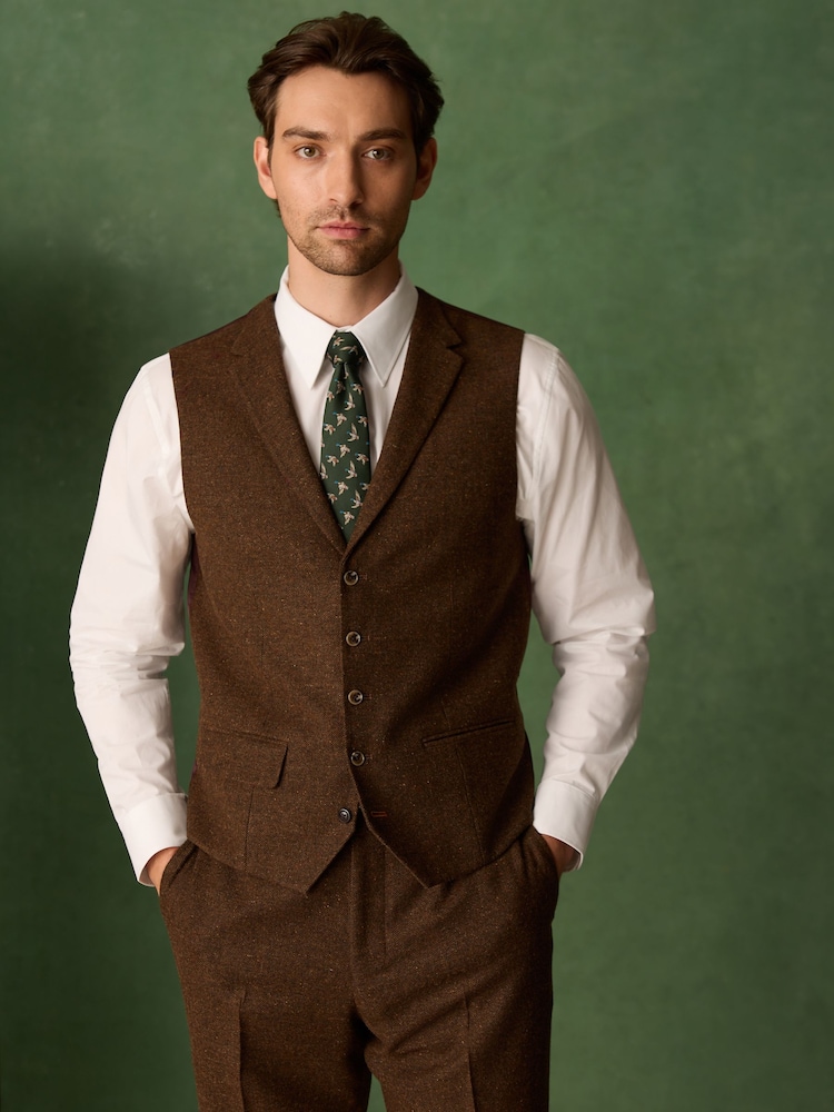 بني مائل للأحمر - Slim Fit Nova Fides Italian Wool Blend Trimmed Herringbone Suit Waistcoat - صورة 1 من 9 بني مائل للأحمر - Slim Fit Nova Fides Italian Wool Blend Trimmed Herringbone Suit Waistcoat - صورة 1 من 9