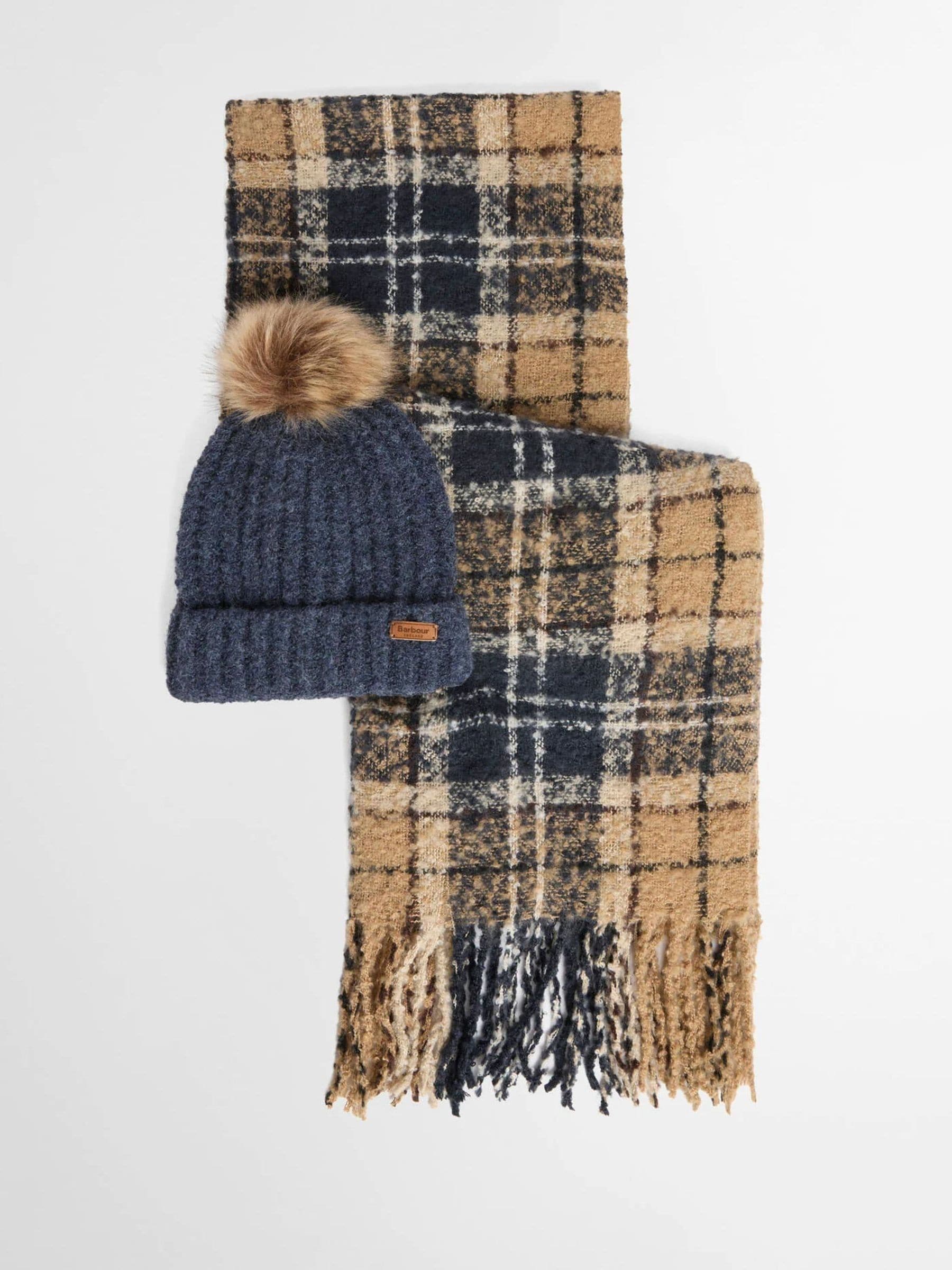 Barbour Women's Saltburn Beanie & Scarf Gift Set In Birchwood - Image 4