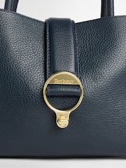 Bleu - ® Barbour mini sac fourre-tout en cuir en aulne - Image 7 de 7