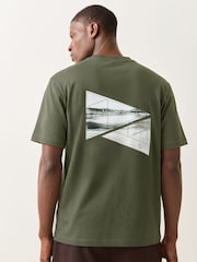 تيشِرت بتلبيس قياسي وشعار جرافيكي من BOSS - صورة 2 من 5