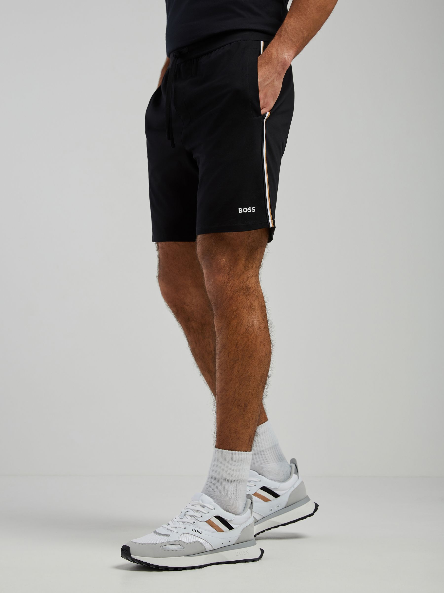 BOSS ブラック ショートパンツ Next：日本 ブラック - BOSS ユニークロゴ入り ショートパンツ from