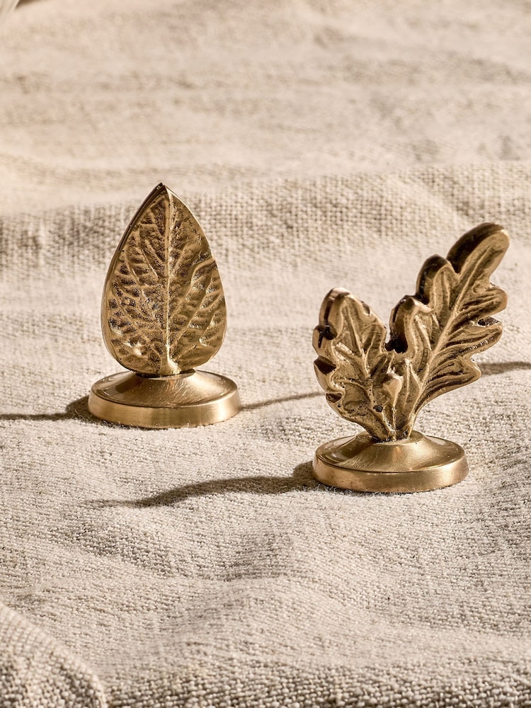 Nkuku Set of 4 Antique Brass Leaf Place Card Holders - Image 2 of 3